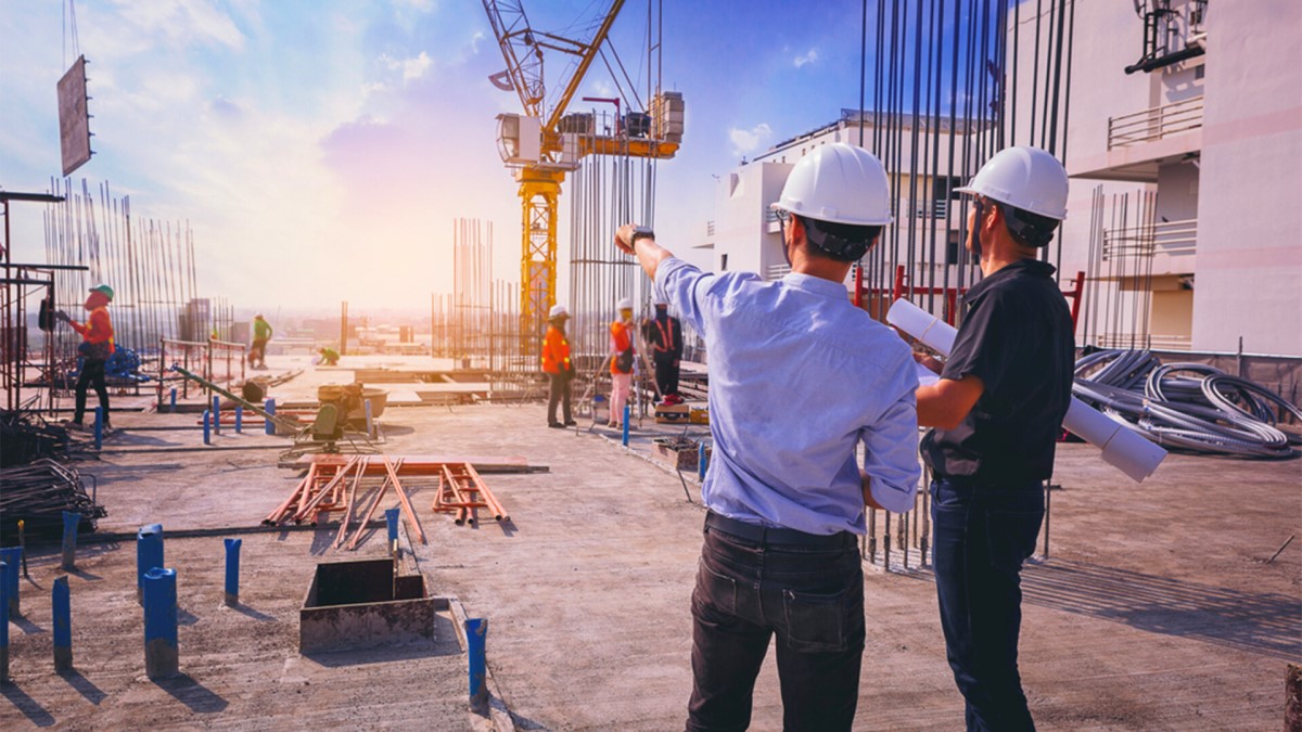 Lê Phong đặc biệt tập trung vào việc xây dựng và thực thi các quy trình quản lý dự án một cách chặt chẽ.