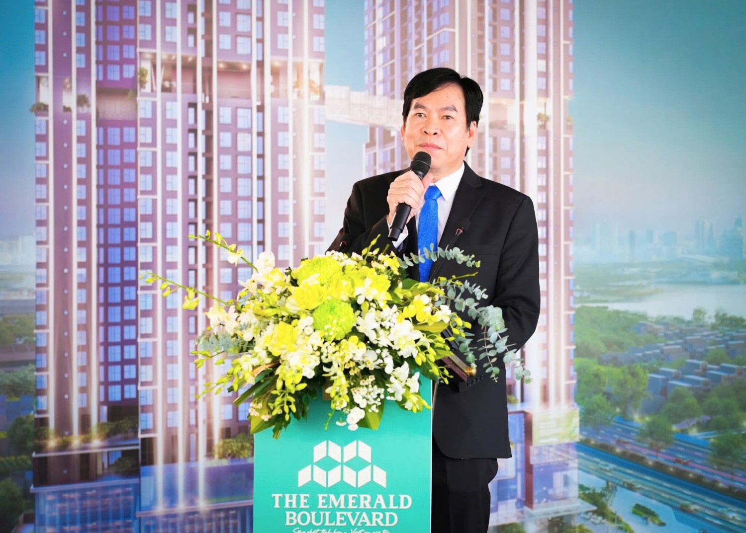 Ông Bùi Ngươn Phong đảm nhận vai trò Chủ tịch Hội đồng Quản trị và là người sáng lập của Tập đoàn Lê Phong.